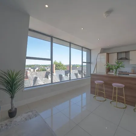 Rooftop Apartment At Queens Beautiful Views Belfast Exterior photo