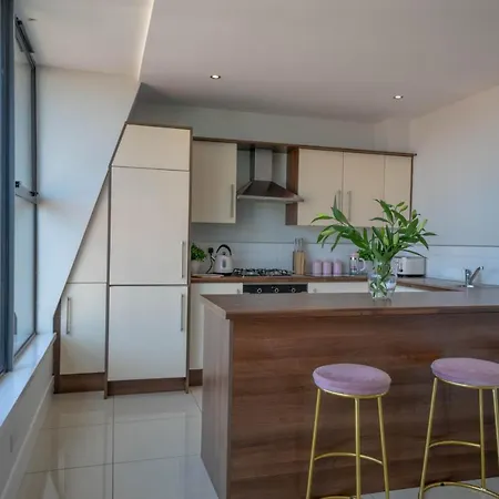 Rooftop Apartment At Queens Beautiful Views Belfast Exterior photo