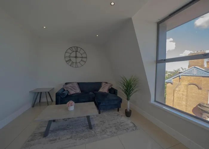 Rooftop Apartment At Queens Beautiful Views