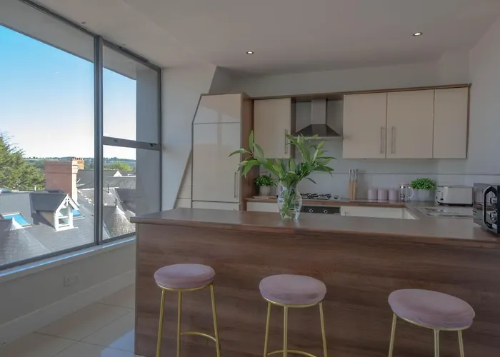 Rooftop Apartment At Queens Beautiful Views